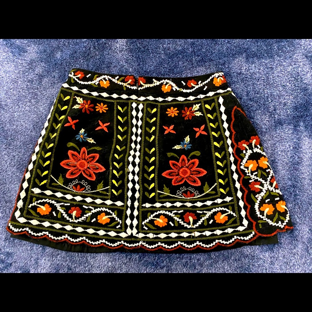 Embroidered mini skirt Forever21